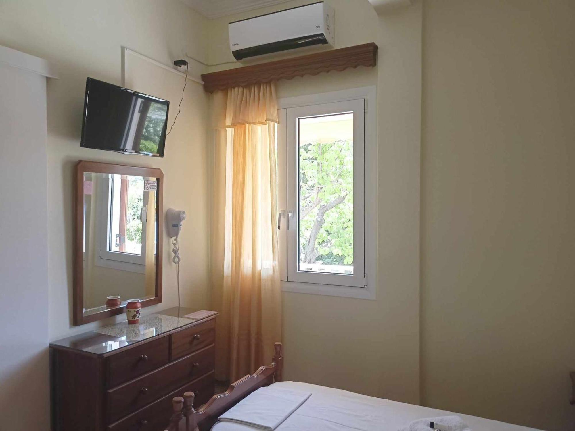 Finikas Rooms Agia Marina (Aegina) Exterior foto